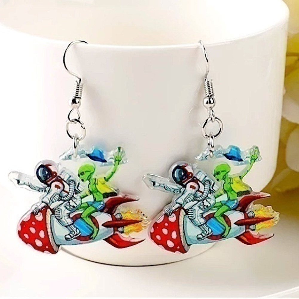 Astronaut 👩‍🚀 and alien 👽 earrings